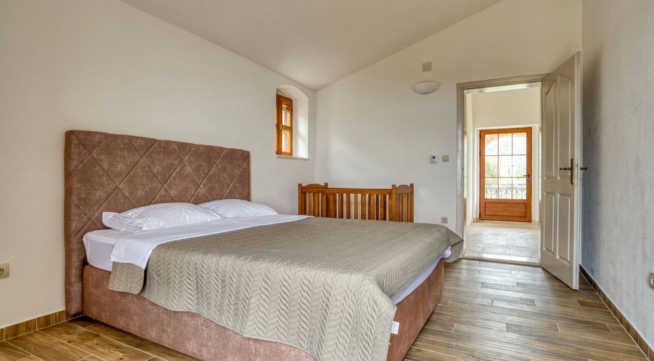 Вилла в Режевичах, Черногория, 480 м² - фото 2