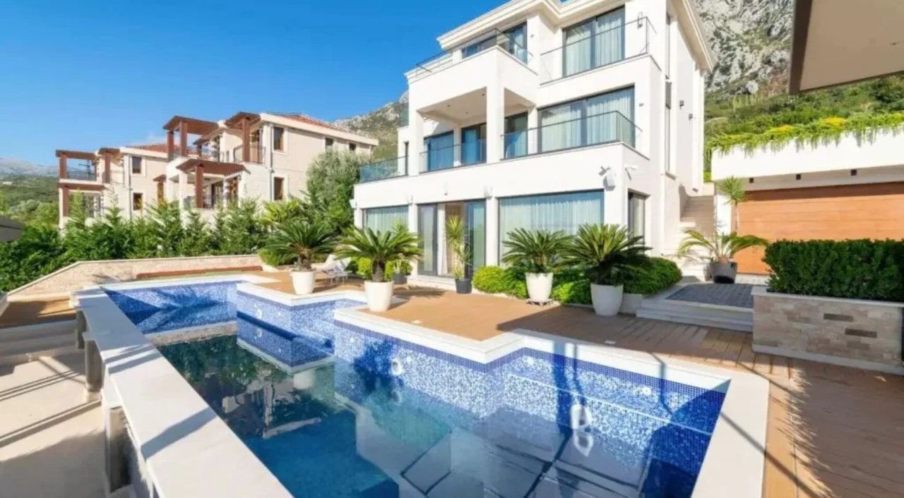 Вилла в Режевичах, Черногория, 400 м² - фото 1