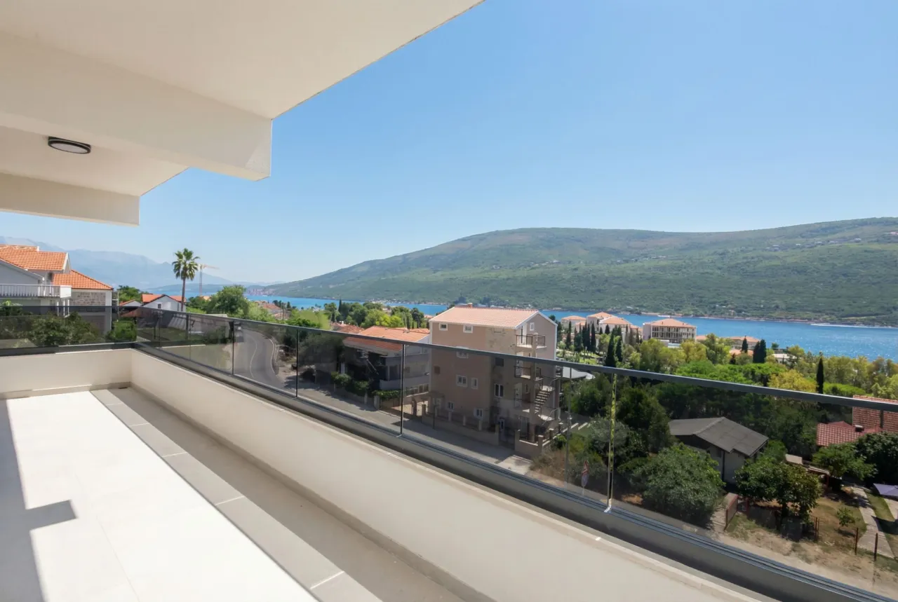 Квартира в Херцег-Нови, Черногория, 72 м² - фото 2