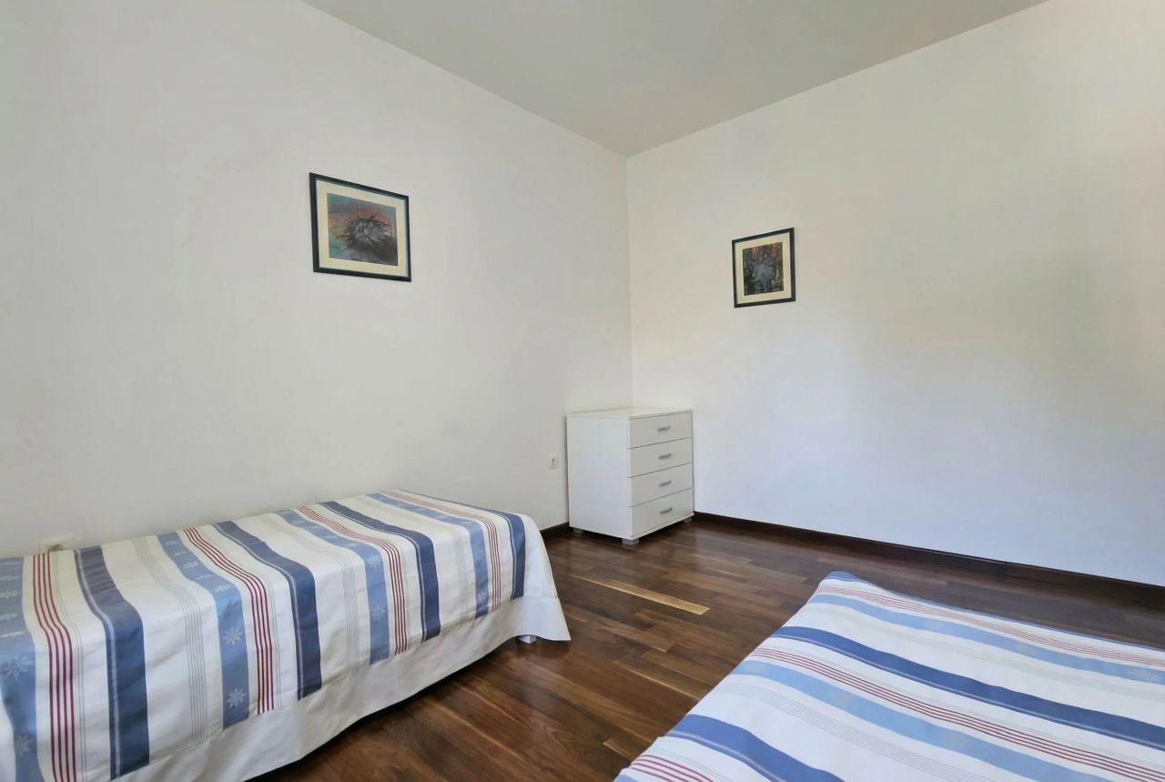 Квартира в Тивате, Черногория, 90 м² - фото 12