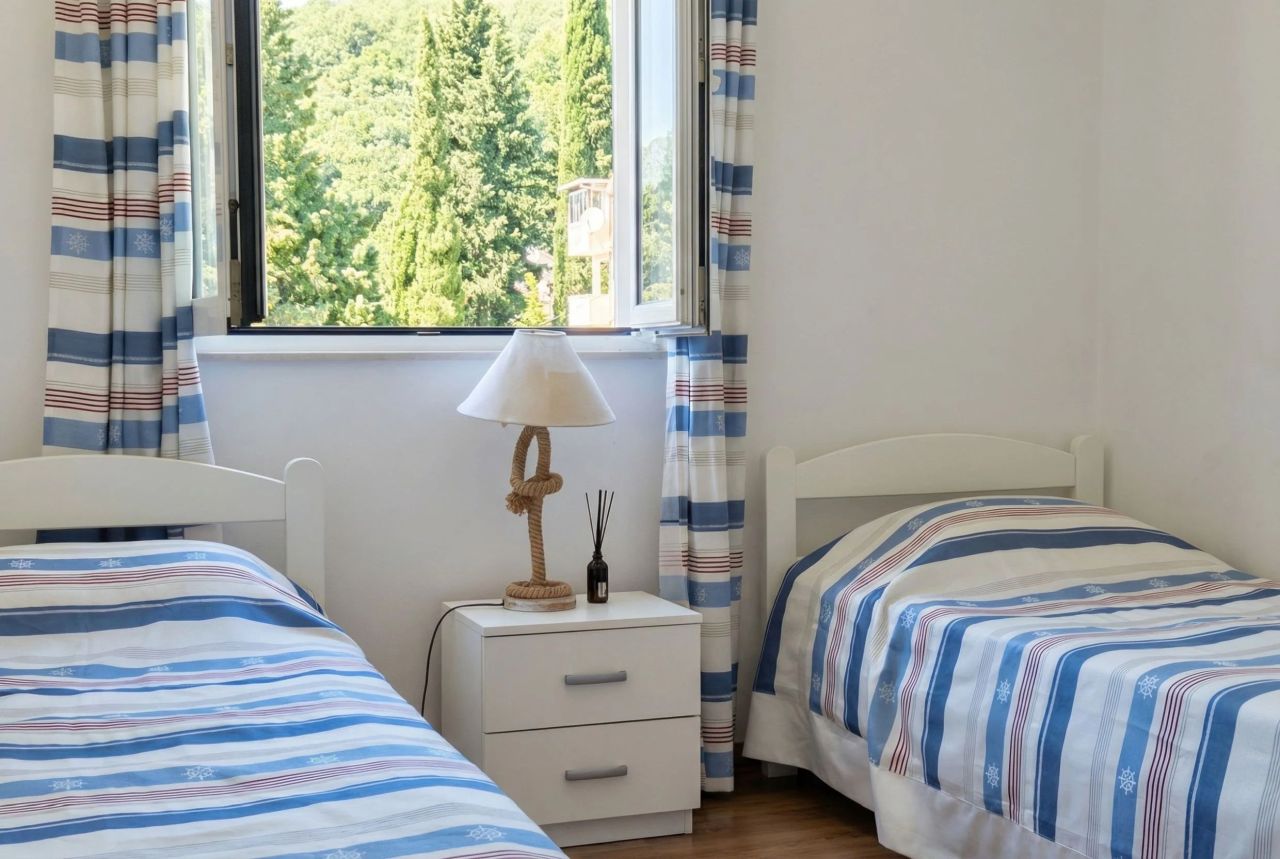 Квартира в Тивате, Черногория, 90 м² - фото 13