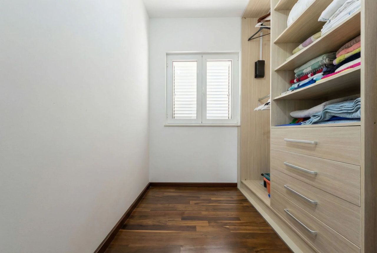 Квартира в Тивате, Черногория, 90 м² - фото 16