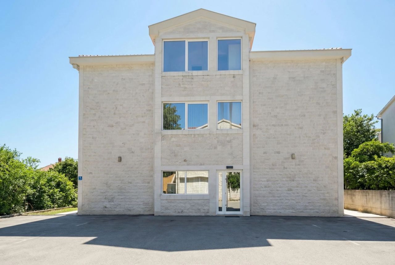 Квартира в Тивате, Черногория, 90 м² - фото 4