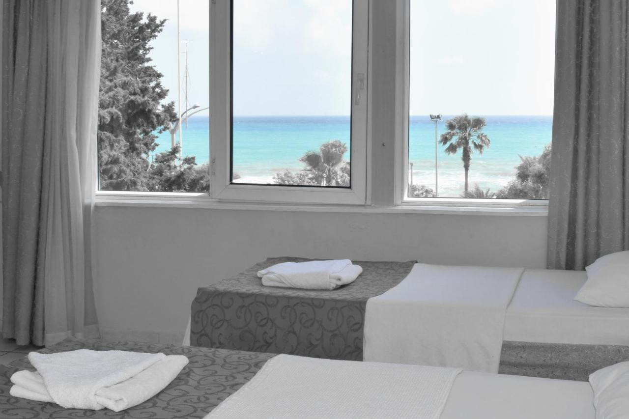 Отель, гостиница на Льорет-де-Мар, Испания, 2 000 м² - фото 1