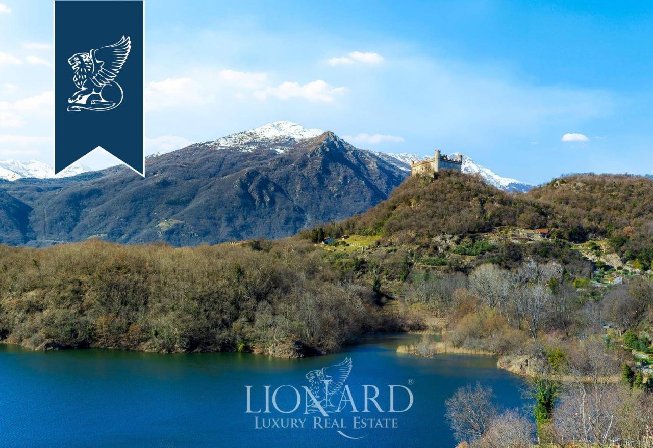 Замок в Турине, Италия, 2 525 м² - фото 1