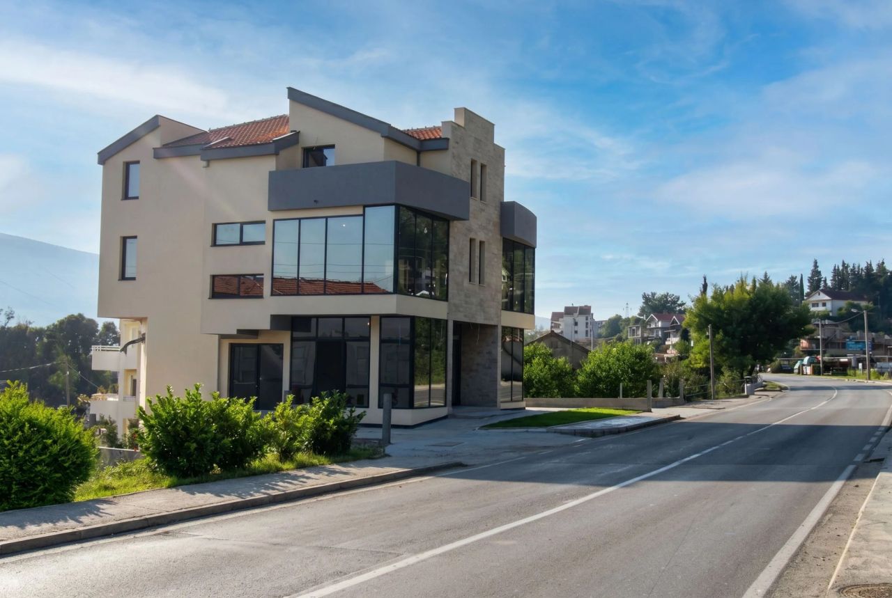 Офис в Херцег-Нови, Черногория, 420 м² - фото 3