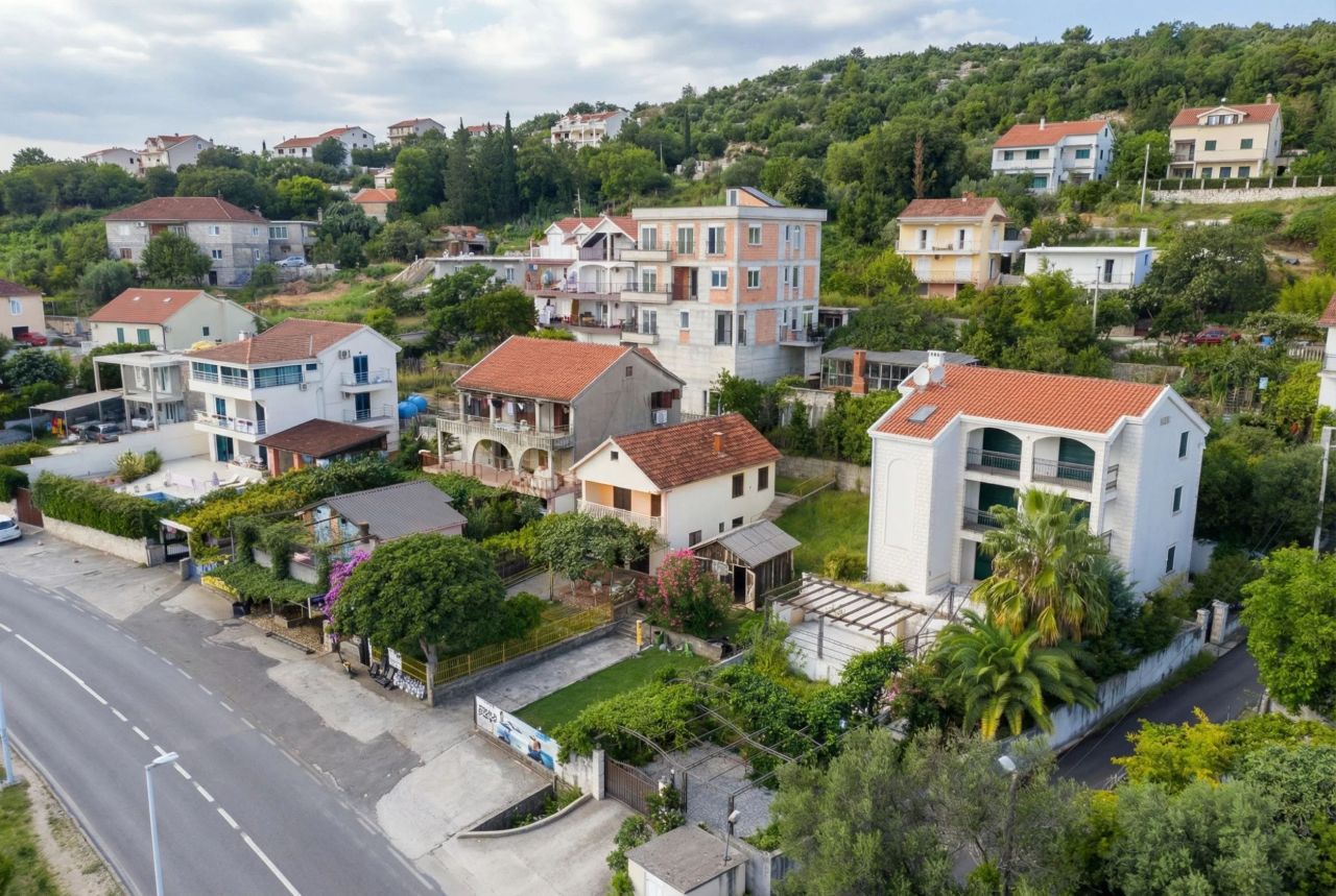 Дом в Херцег-Нови, Черногория, 269 м² - фото 3