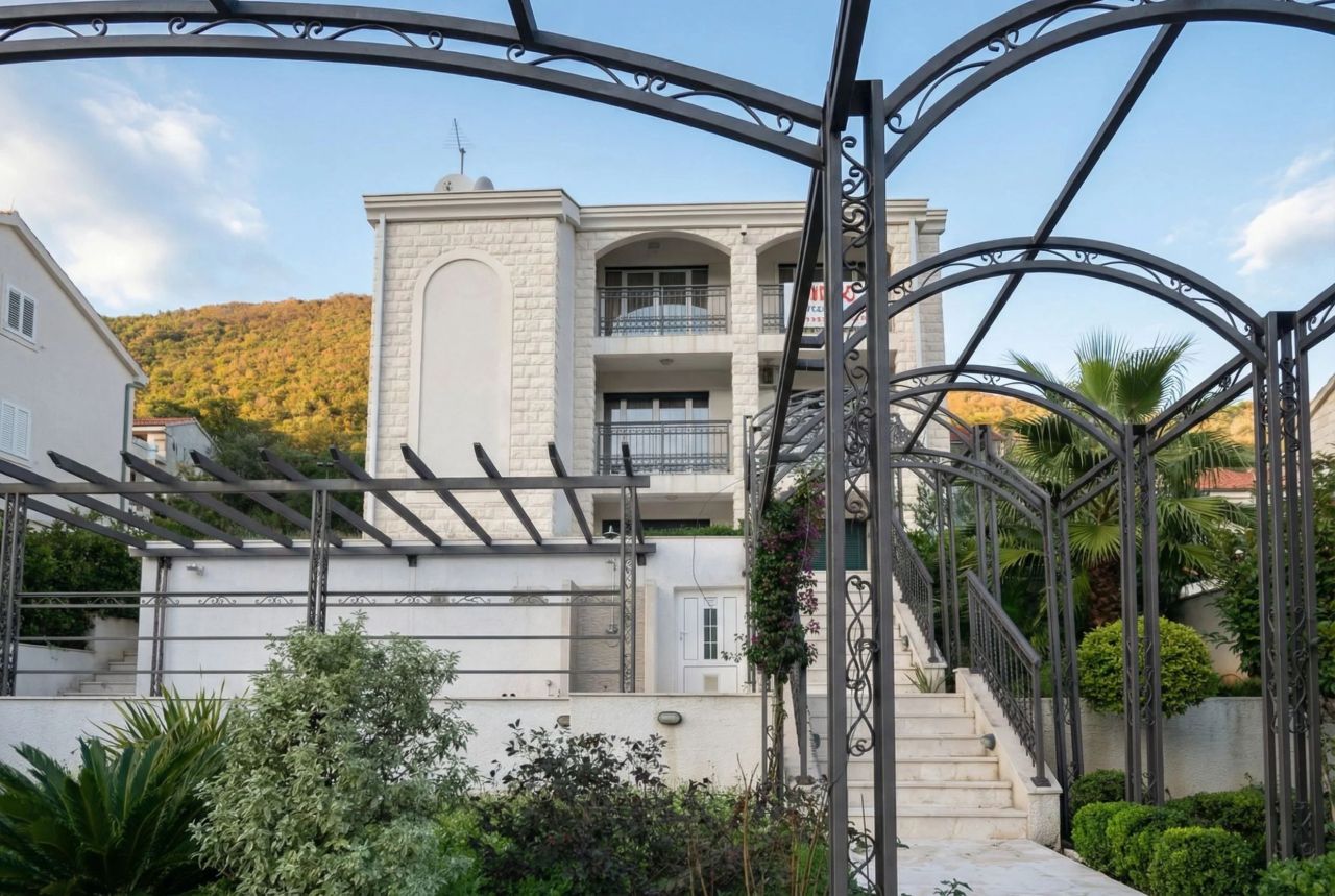 Дом в Херцег-Нови, Черногория, 269 м² - фото 5