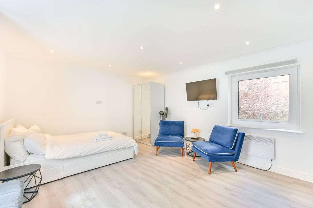 Квартира в Лондоне, Великобритания, 28 м² - фото 1