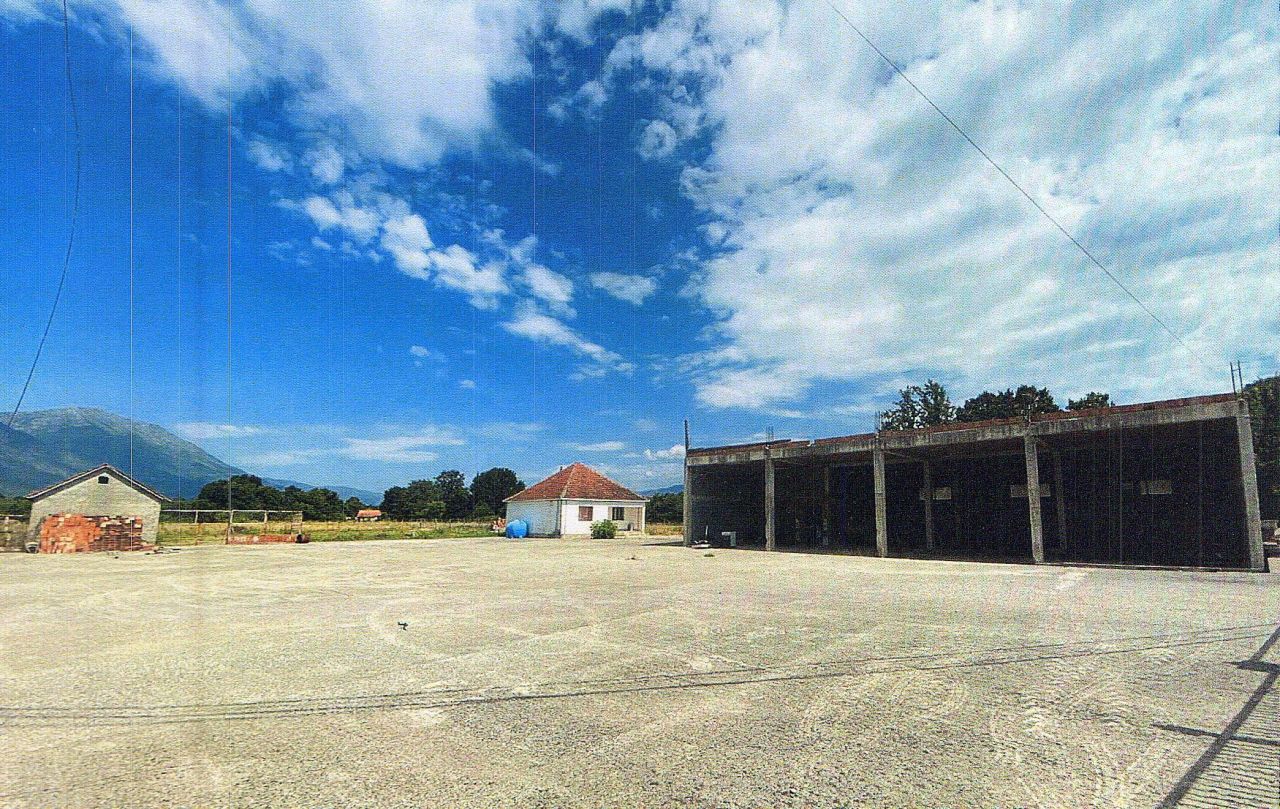 Коммерческая недвижимость в Даниловграде, Черногория, 9 428 м² - фото 1