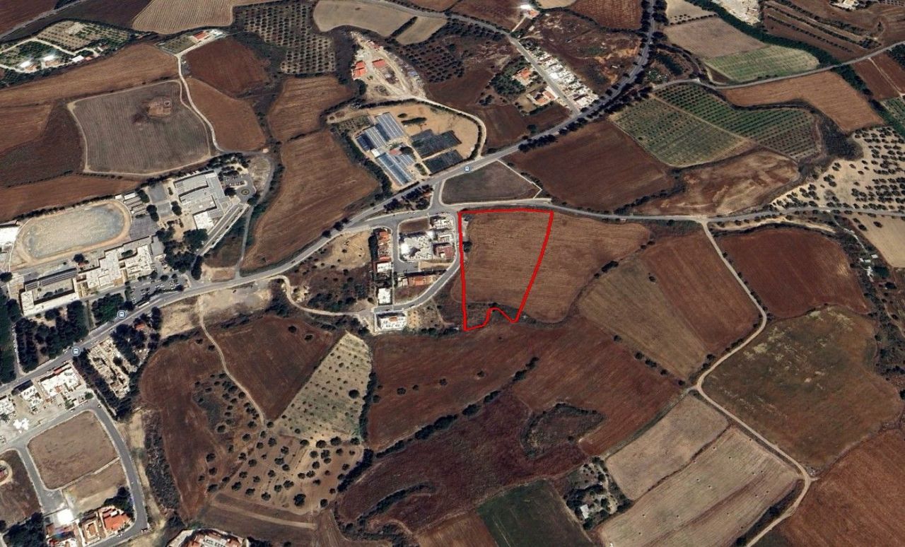 Земля в Пафосе, Кипр, 13 100 м² - фото 1