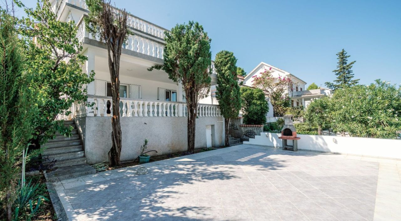 Дом в Крашичах, Черногория, 290 м² - фото 1