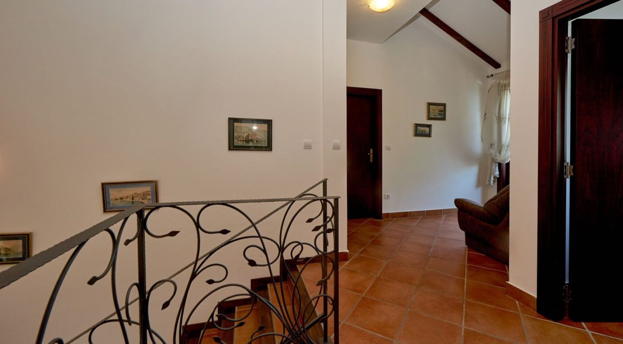 Вилла в Костанице, Черногория, 235 м² - фото 13