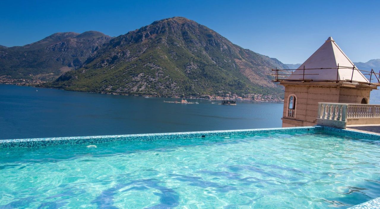 Вилла в Костанице, Черногория, 235 м² - фото 1