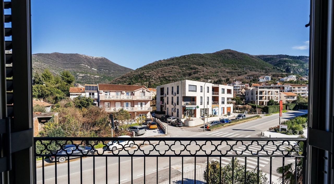 Квартира в Тивате, Черногория, 45 м² - фото 11