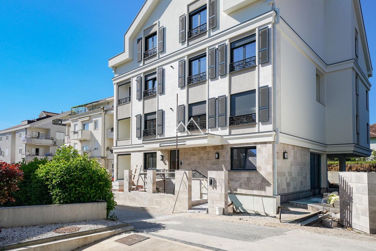 Апартаменты в Тивате, Черногория, 101 м² - фото 1