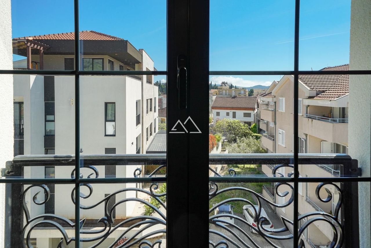 Апартаменты в Тивате, Черногория, 101 м² - фото 2