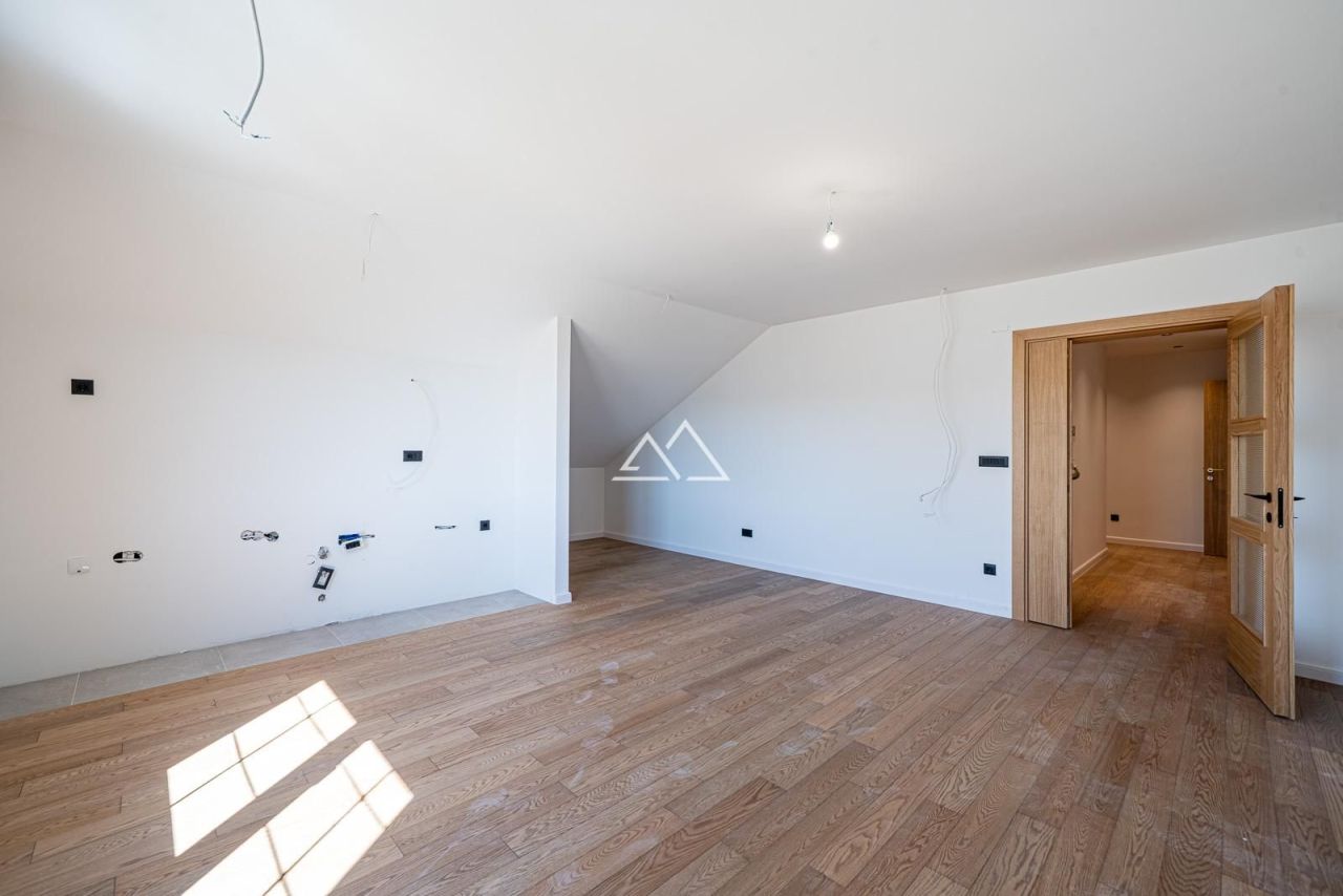 Апартаменты в Тивате, Черногория, 101 м² - фото 8