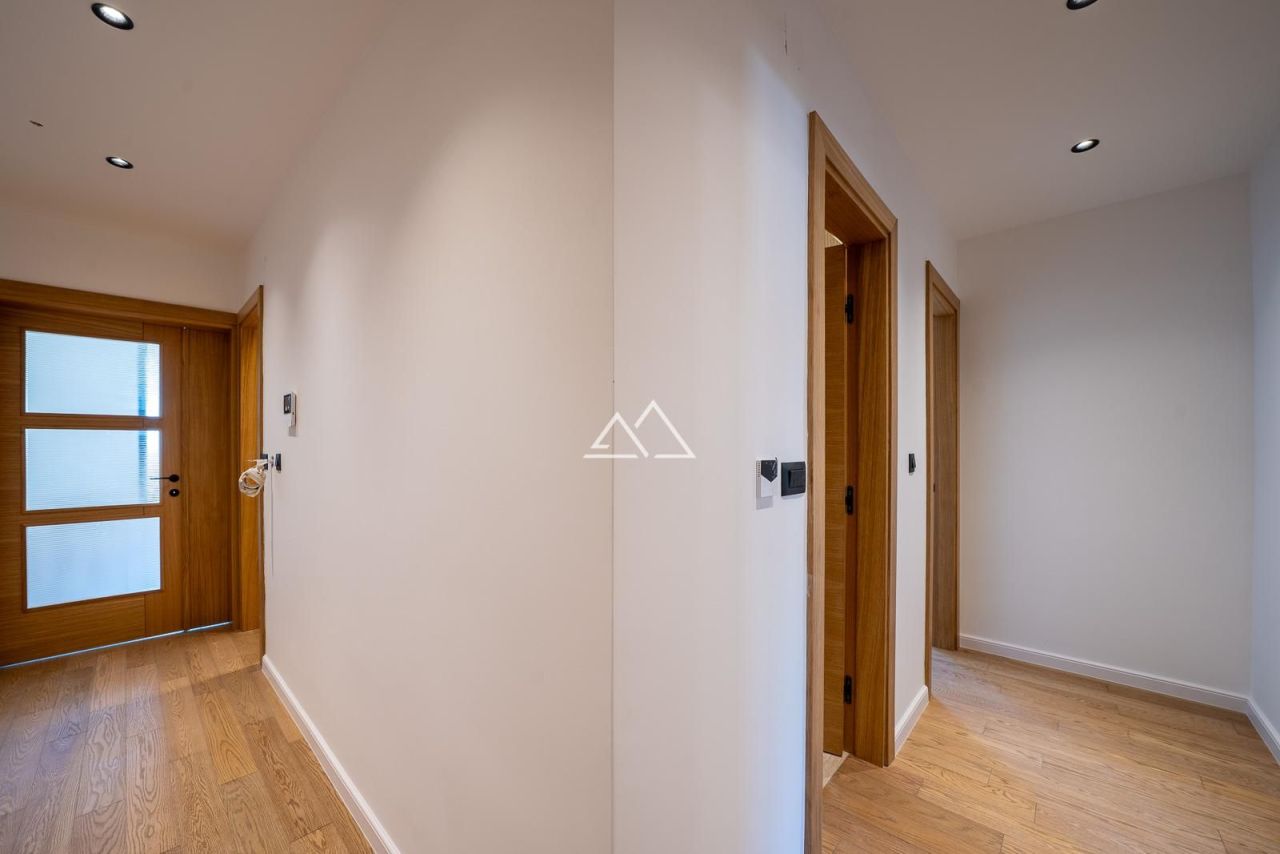 Апартаменты в Тивате, Черногория, 101 м² - фото 9