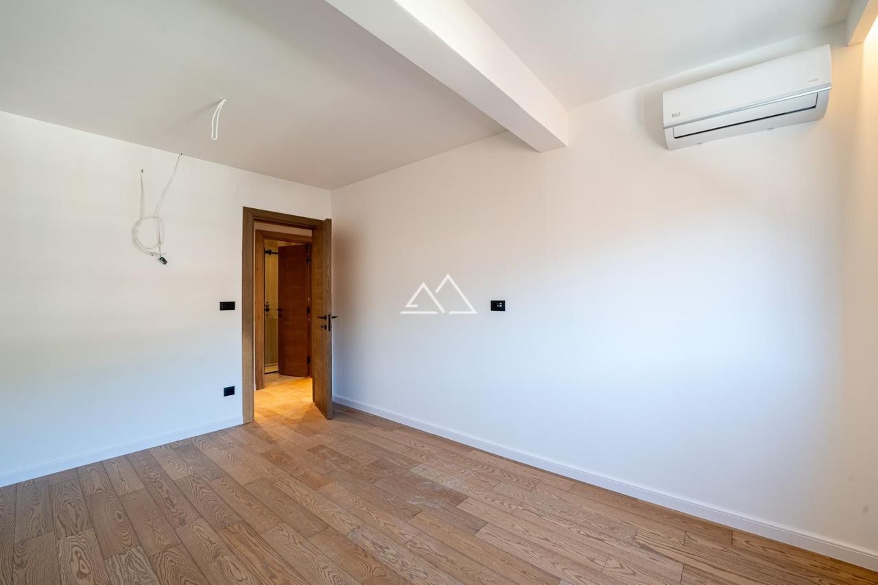 Апартаменты в Тивате, Черногория, 101 м² - фото 12