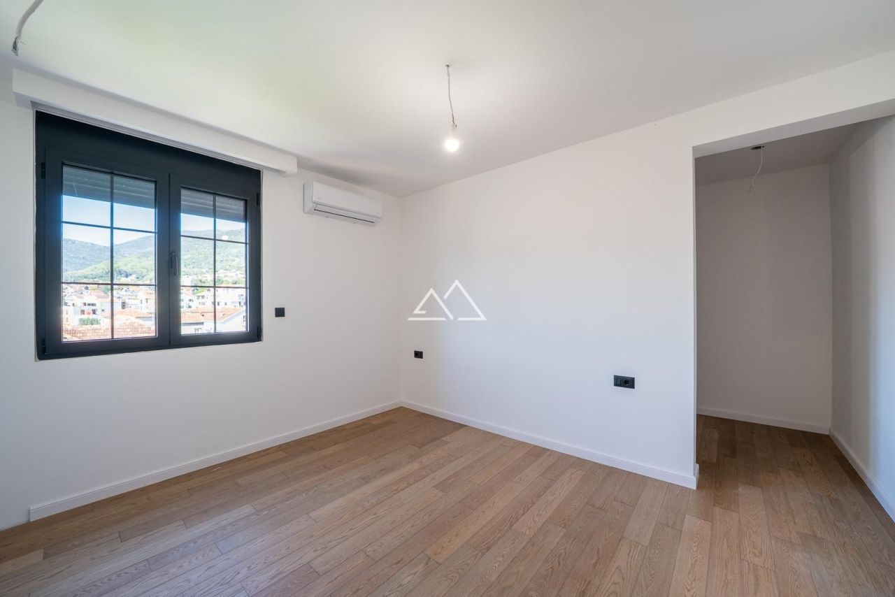 Апартаменты в Тивате, Черногория, 101 м² - фото 14