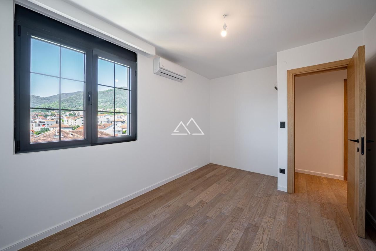 Апартаменты в Тивате, Черногория, 101 м² - фото 15