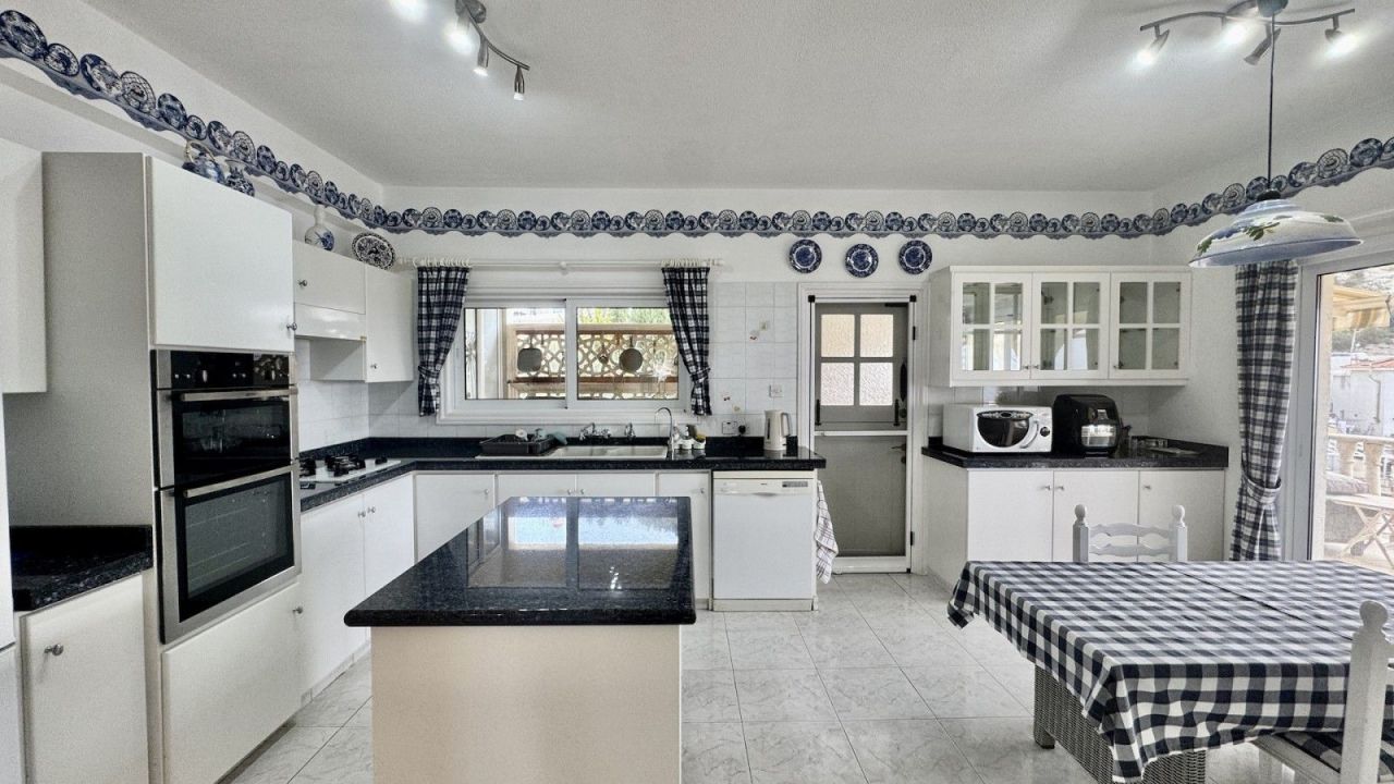 Вилла в Пафосе, Кипр, 340 м² - фото 7