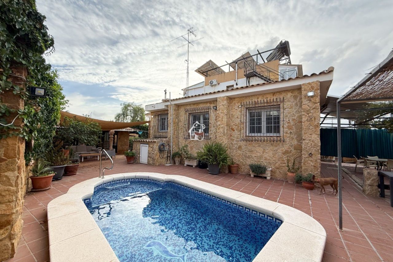 Вилла в Лос Балконесе, Испания, 383 м² - фото 1