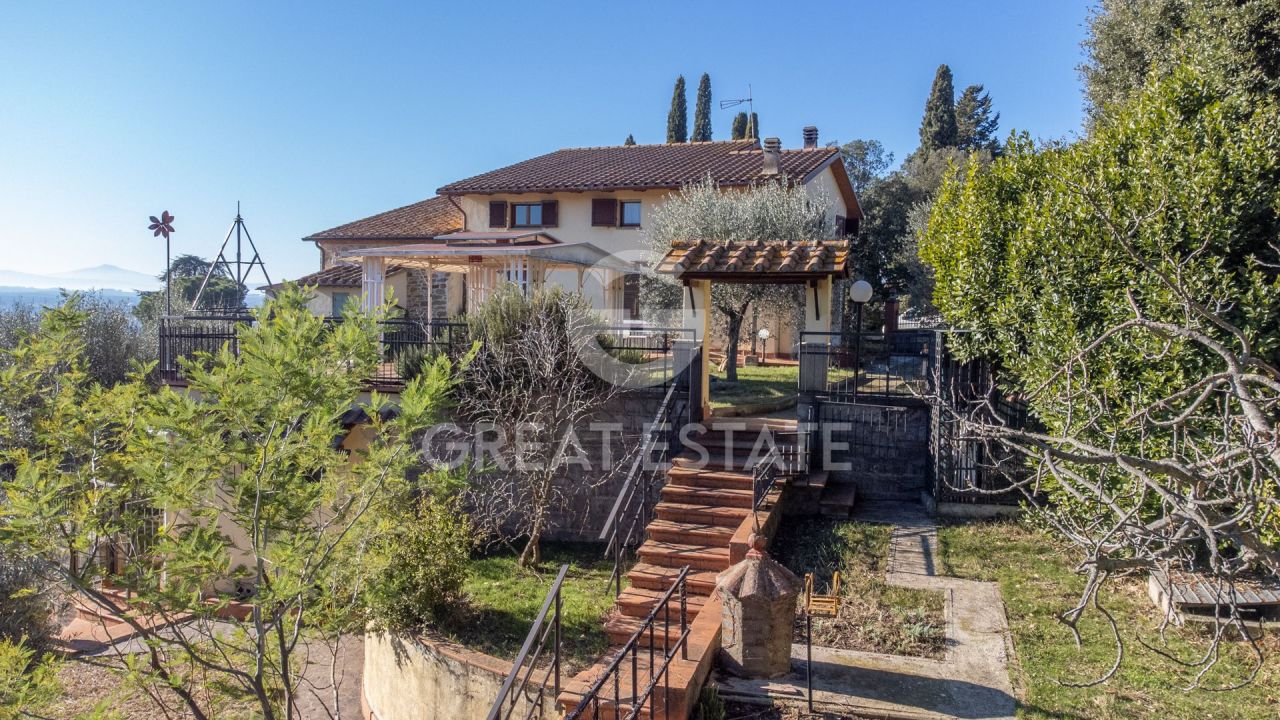 Вилла в Туоро-суль-Тразимено, Италия, 305.95 м² - фото 1