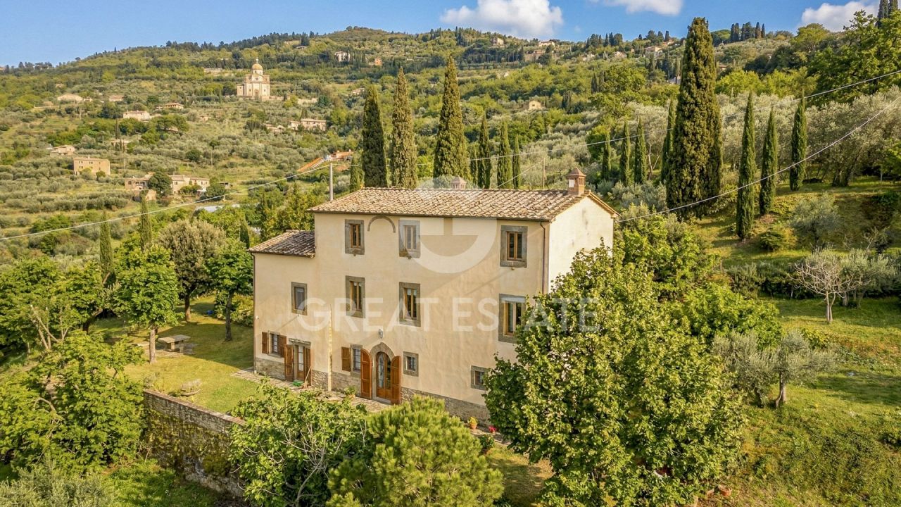 Дом в Кортоне, Италия, 275.2 м² - фото 1