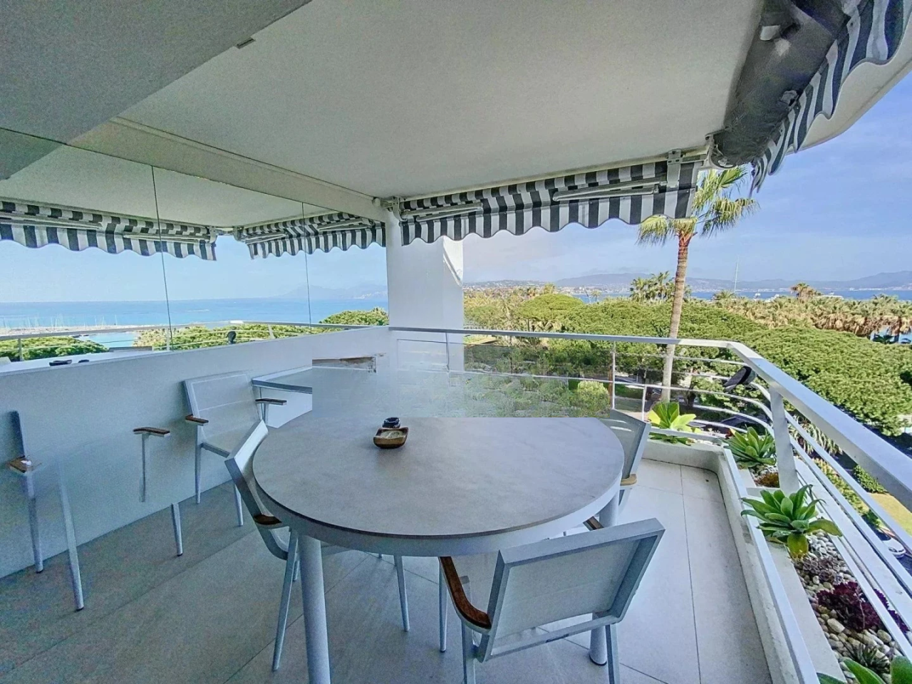 Квартира в Каннах, Франция, 108 м² - фото 1