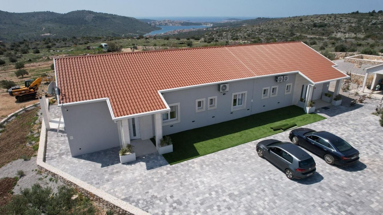 Вилла в Рогознице, Хорватия, 356 м² - фото 1