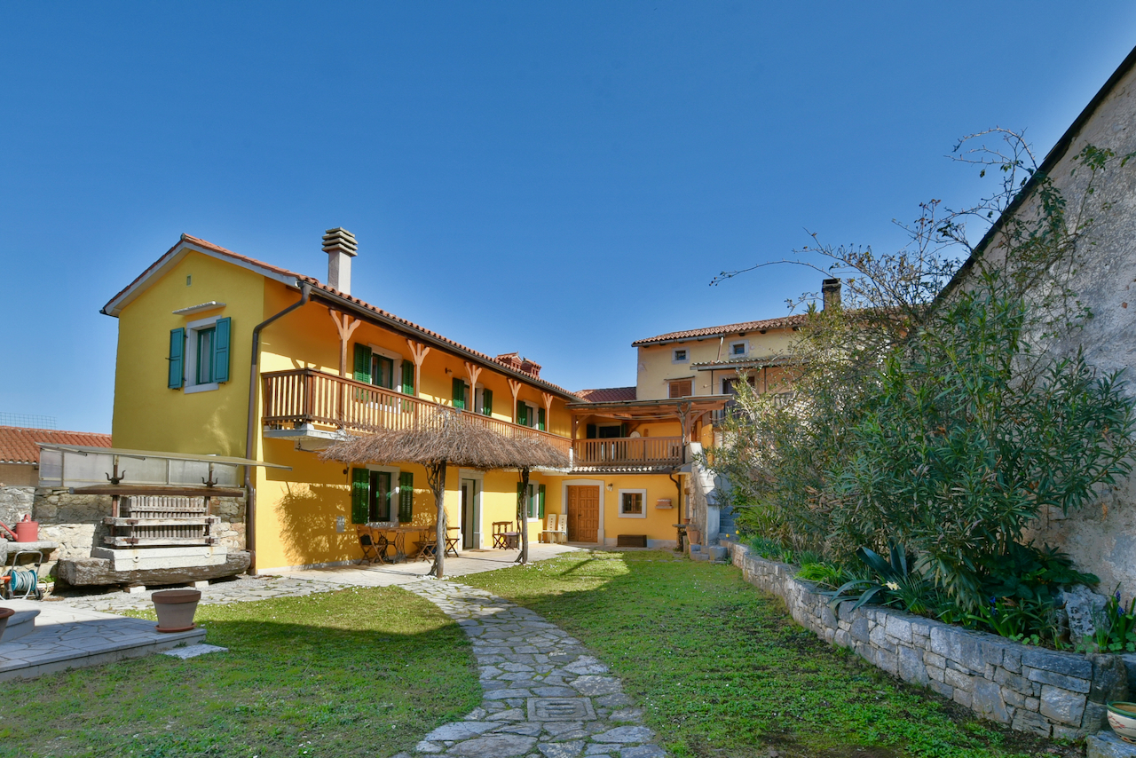 Дом в Комене, Словения, 290 м² - фото 1