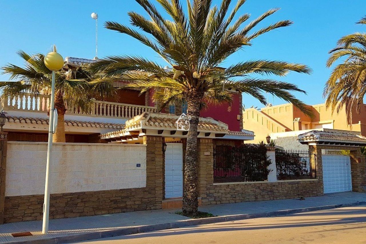 Вилла в Кабо Роч, Испания, 250 м² - фото 1