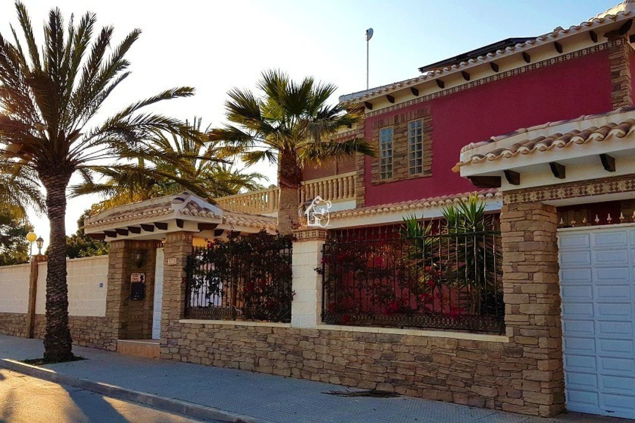 Вилла в Кабо Роч, Испания, 250 м² - фото 2