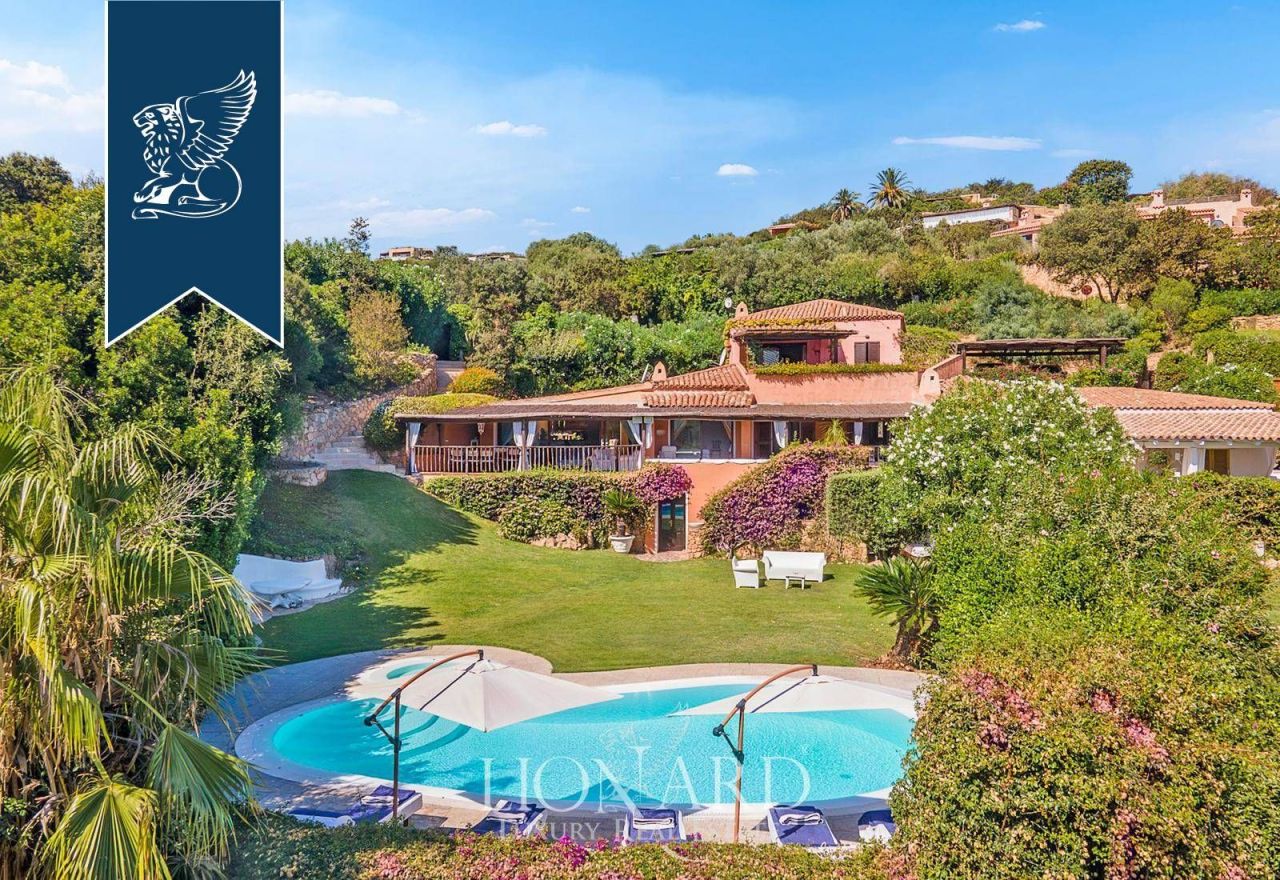 Вилла в Порто Черво, Италия, 230 м² - фото 1