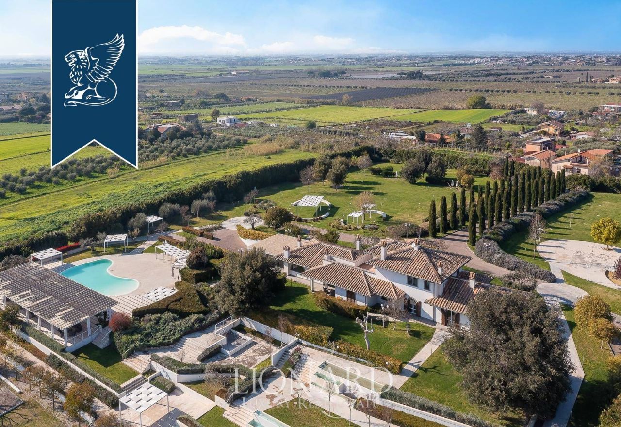 Вилла в Риме, Италия, 1 000 м² - фото 2