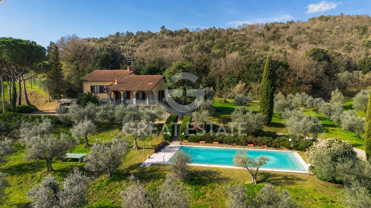 Дом Monte San Savino, Италия, 215 м² - фото 1