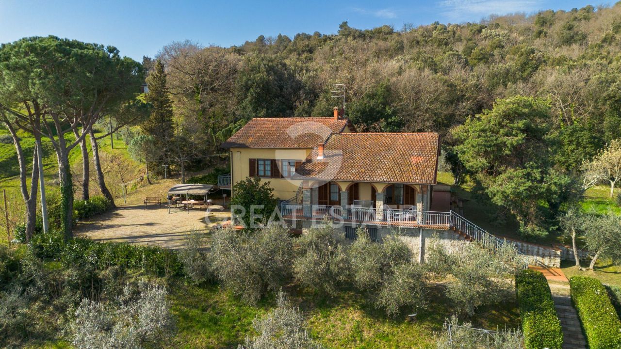 Дом Monte San Savino, Италия, 215 м² - фото 2
