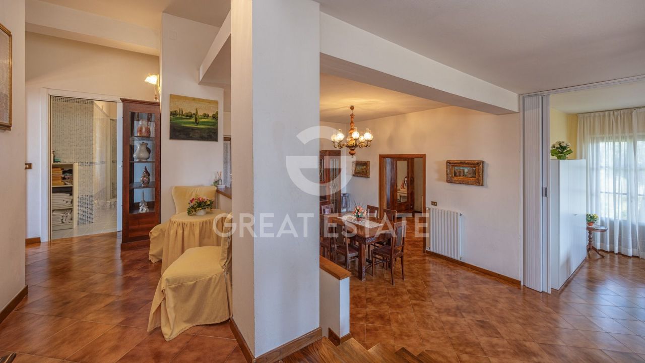 Дом Monte San Savino, Италия, 215 м² - фото 13