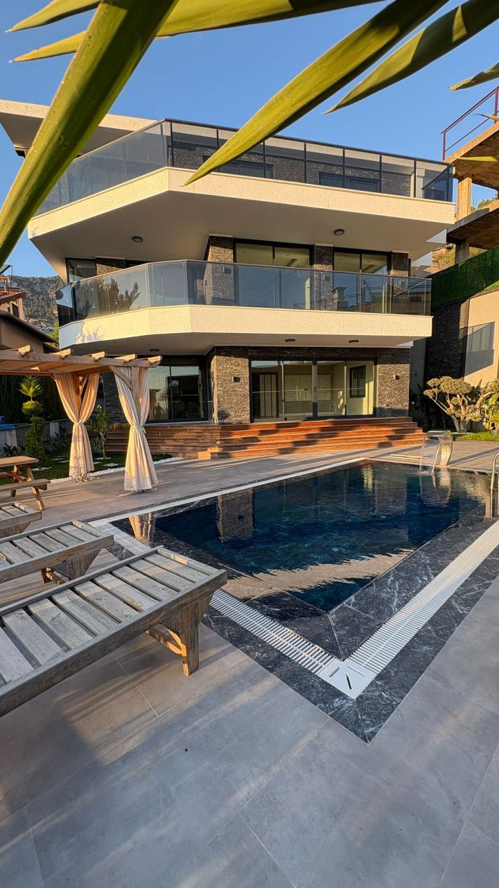 Вилла в Алании, Турция, 450 м² - фото 1