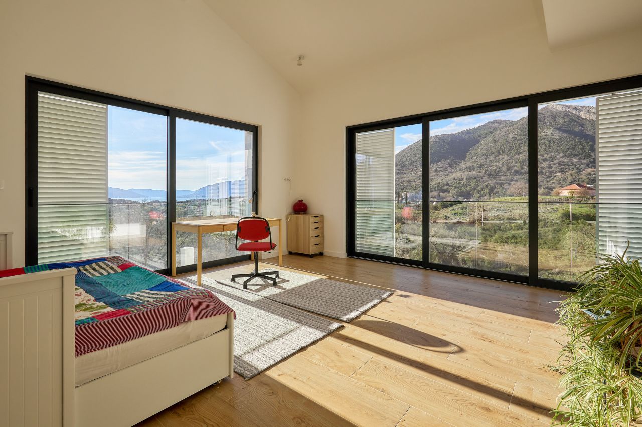 Вилла в Тивате, Черногория, 199 м² - фото 15