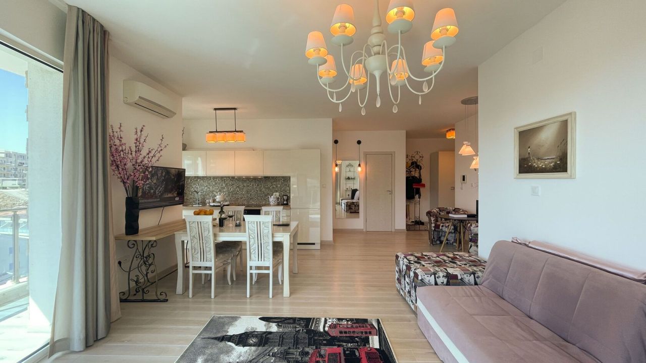 Квартира в Бечичи, Черногория, 84 м² - фото 1