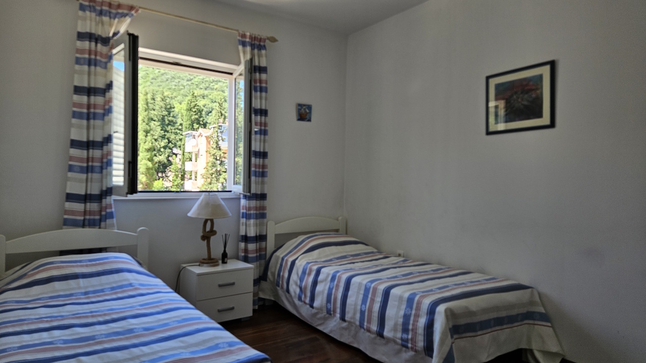 Квартира в Тивате, Черногория, 90 м² - фото 2