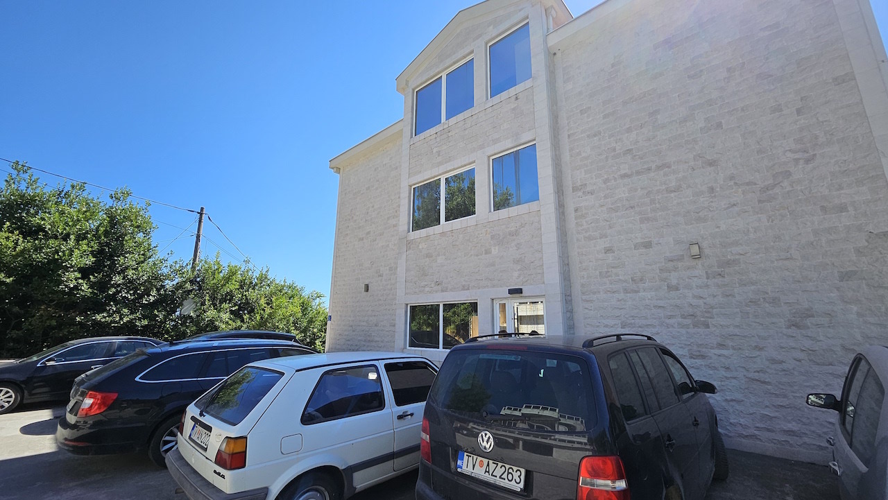 Квартира в Тивате, Черногория, 90 м² - фото 4