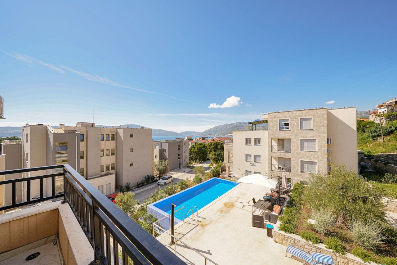 Квартира в Тивате, Черногория, 163 м² - фото 4