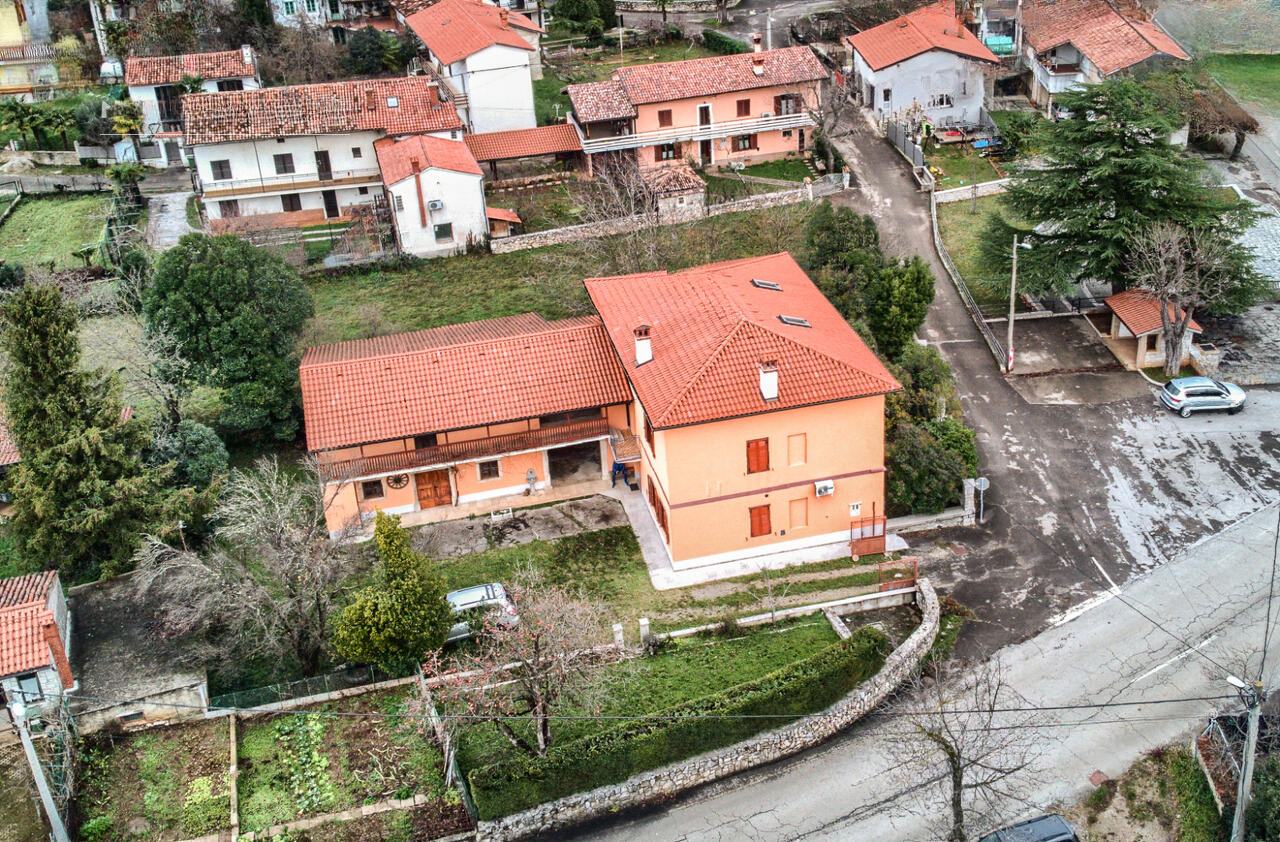 Ферма в Сежане, Словения, 3 327 м² - фото 1