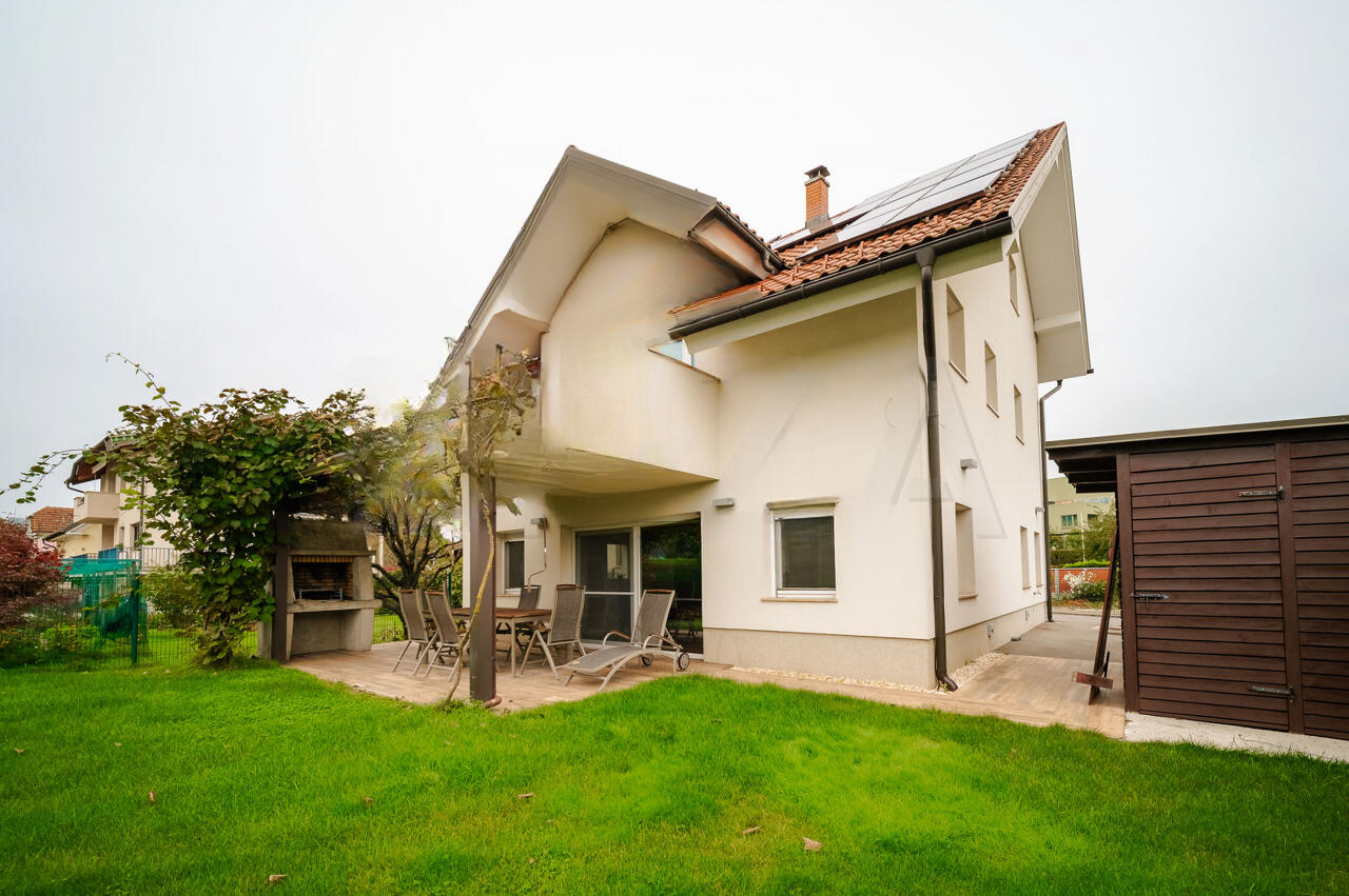 Дом в Любляне, Словения, 186 м² - фото 1