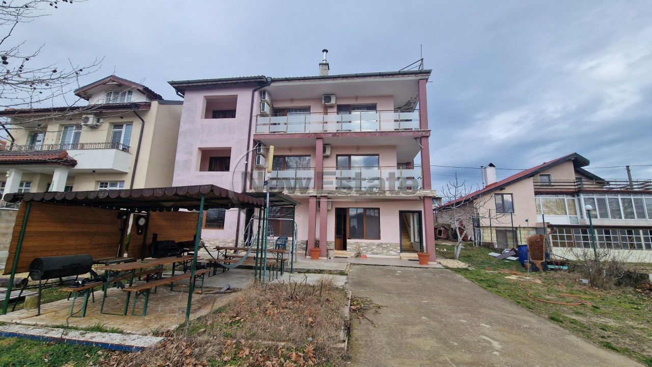 Коммерческая недвижимость в Варне, Болгария, 350 м² - фото 1