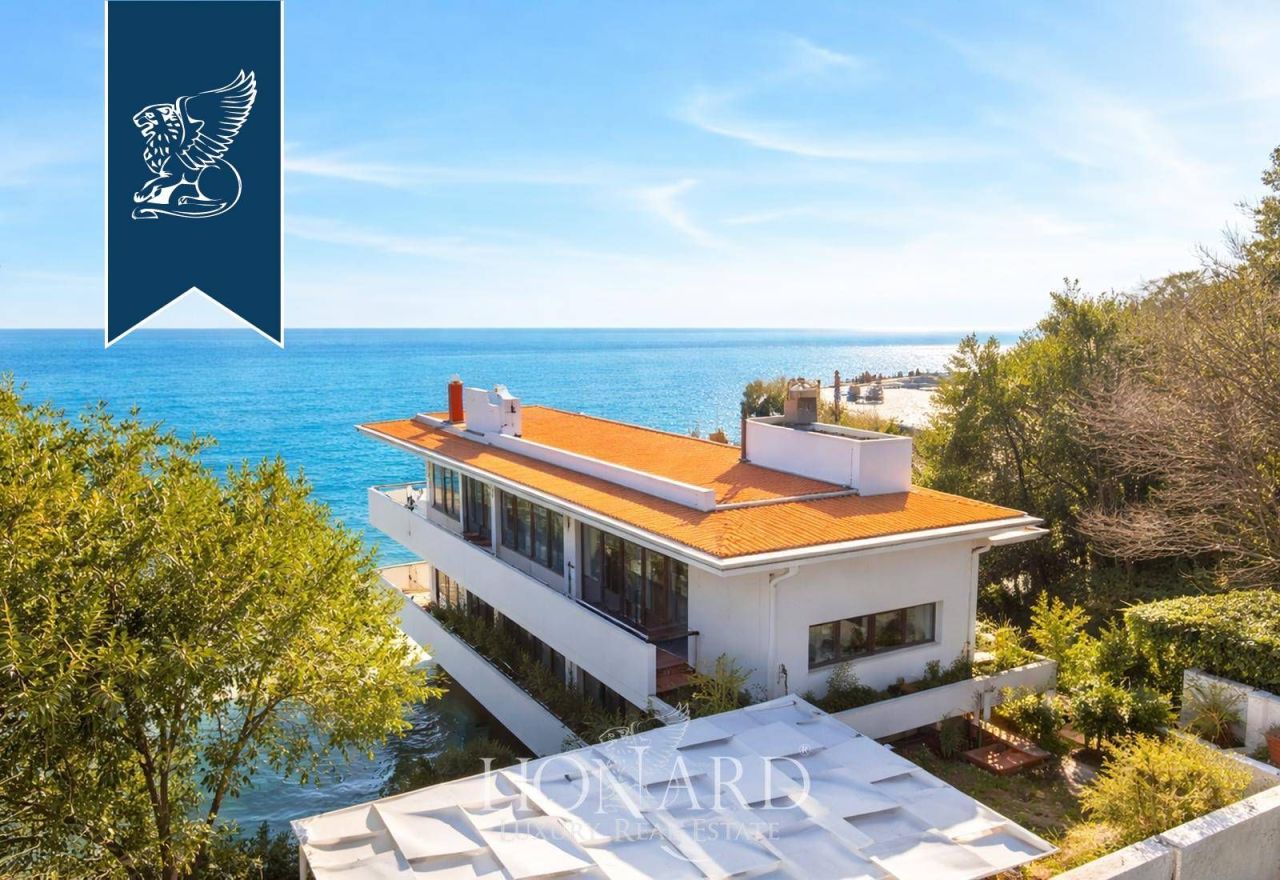 Вилла в Розиньяно Мариттимо, Италия, 290 м² - фото 1